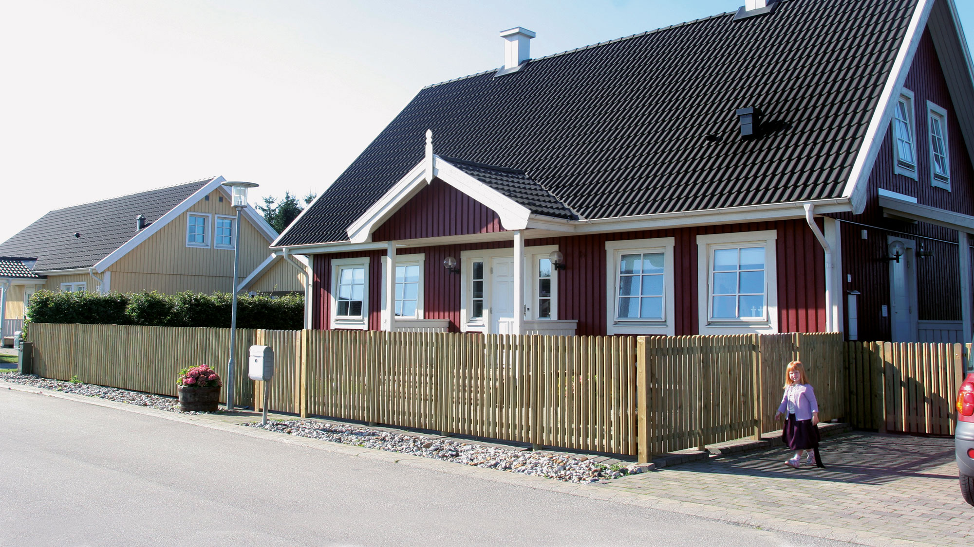 Terndrup stakittet indrammer en have, for familiens sikkerhed