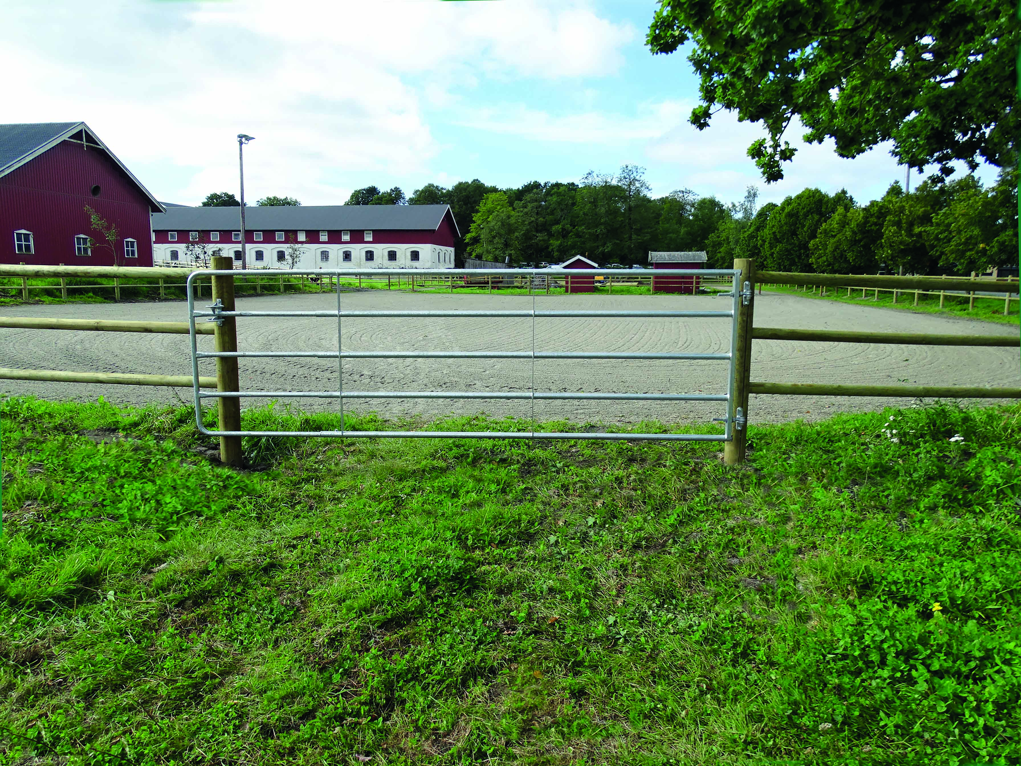 Bagved en teleskoplåge er der en ridebane