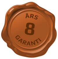 Brunt vokssegl med teksten '8 års garanti'.